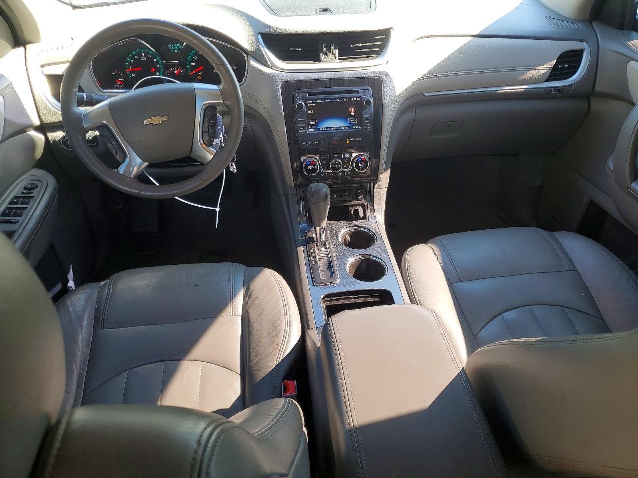 2014 CHEVROLET TRAVERSE LT photo 8