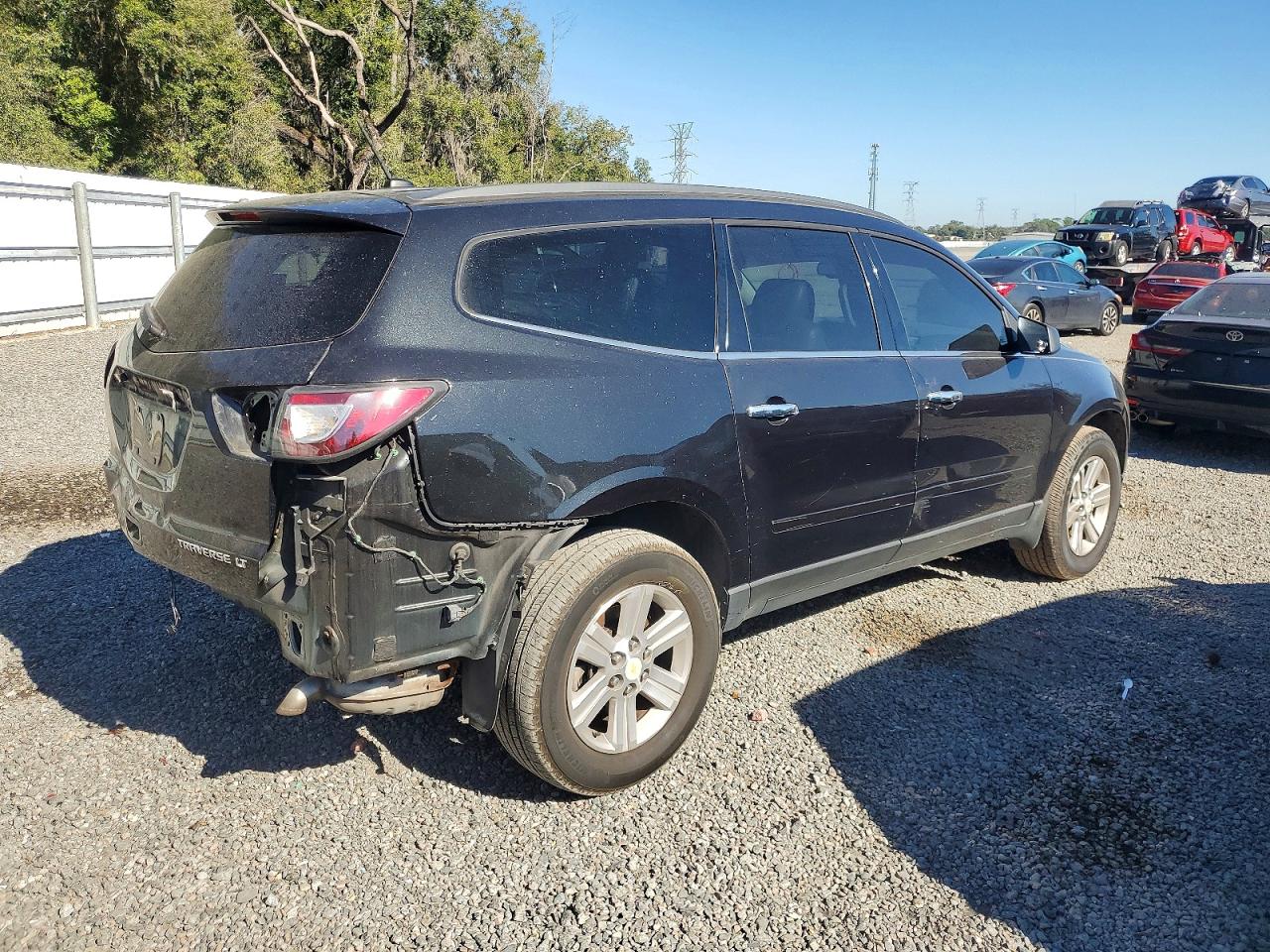 2014 CHEVROLET TRAVERSE LT photo 3
