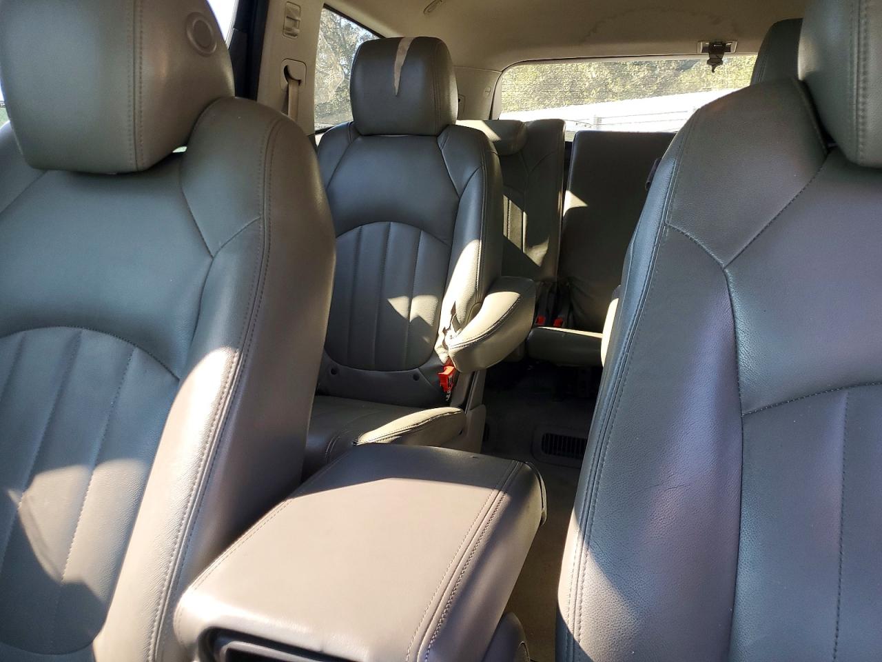 2014 CHEVROLET TRAVERSE LT photo 10