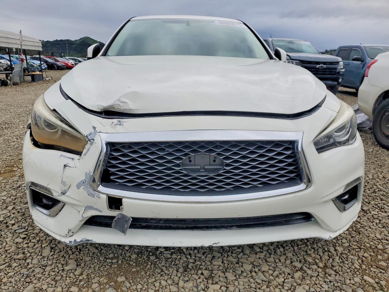 2018 INFINITI Q50 LUXE photo 9