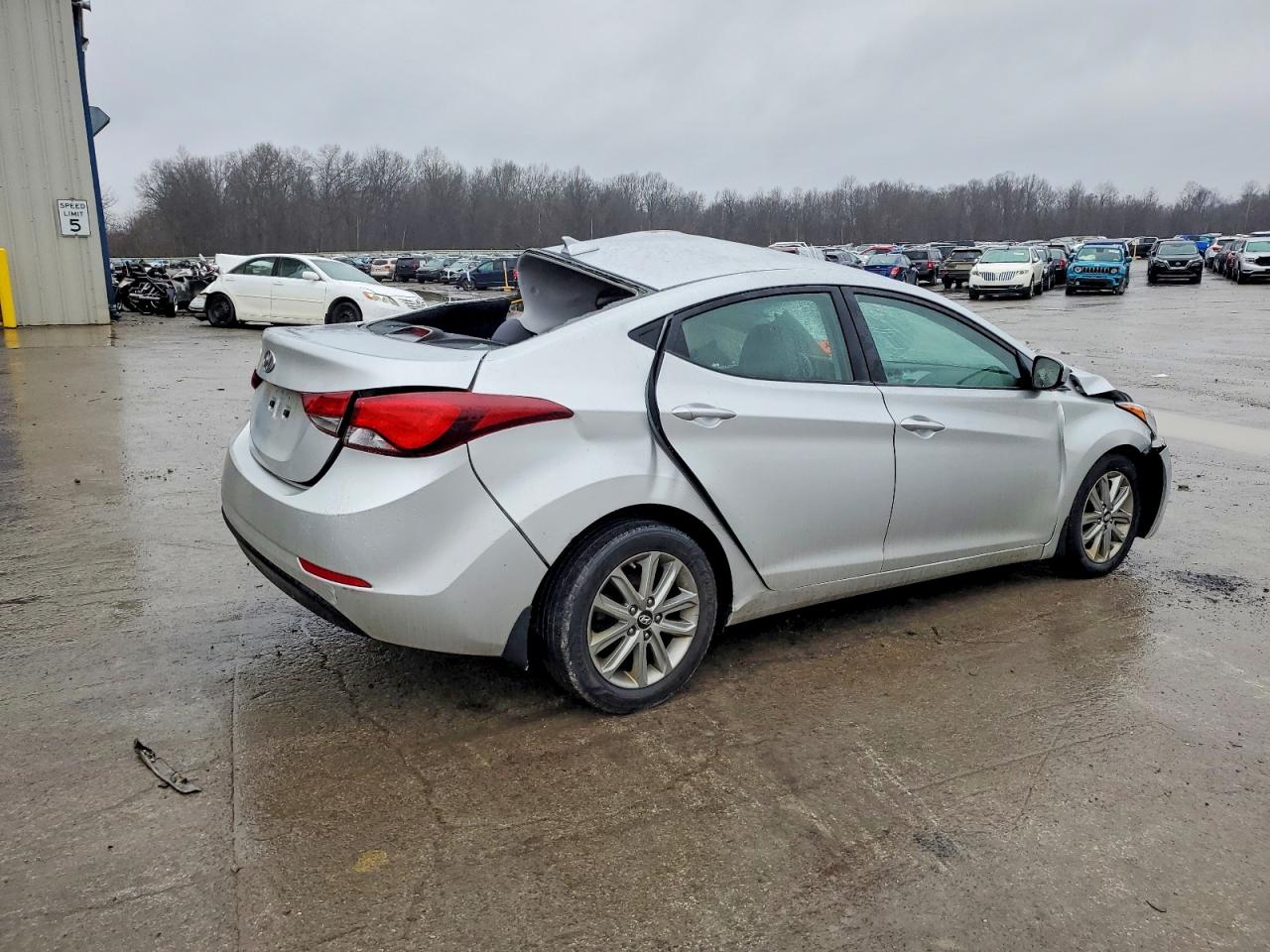 2016 HYUNDAI ELANTRA SE photo 5