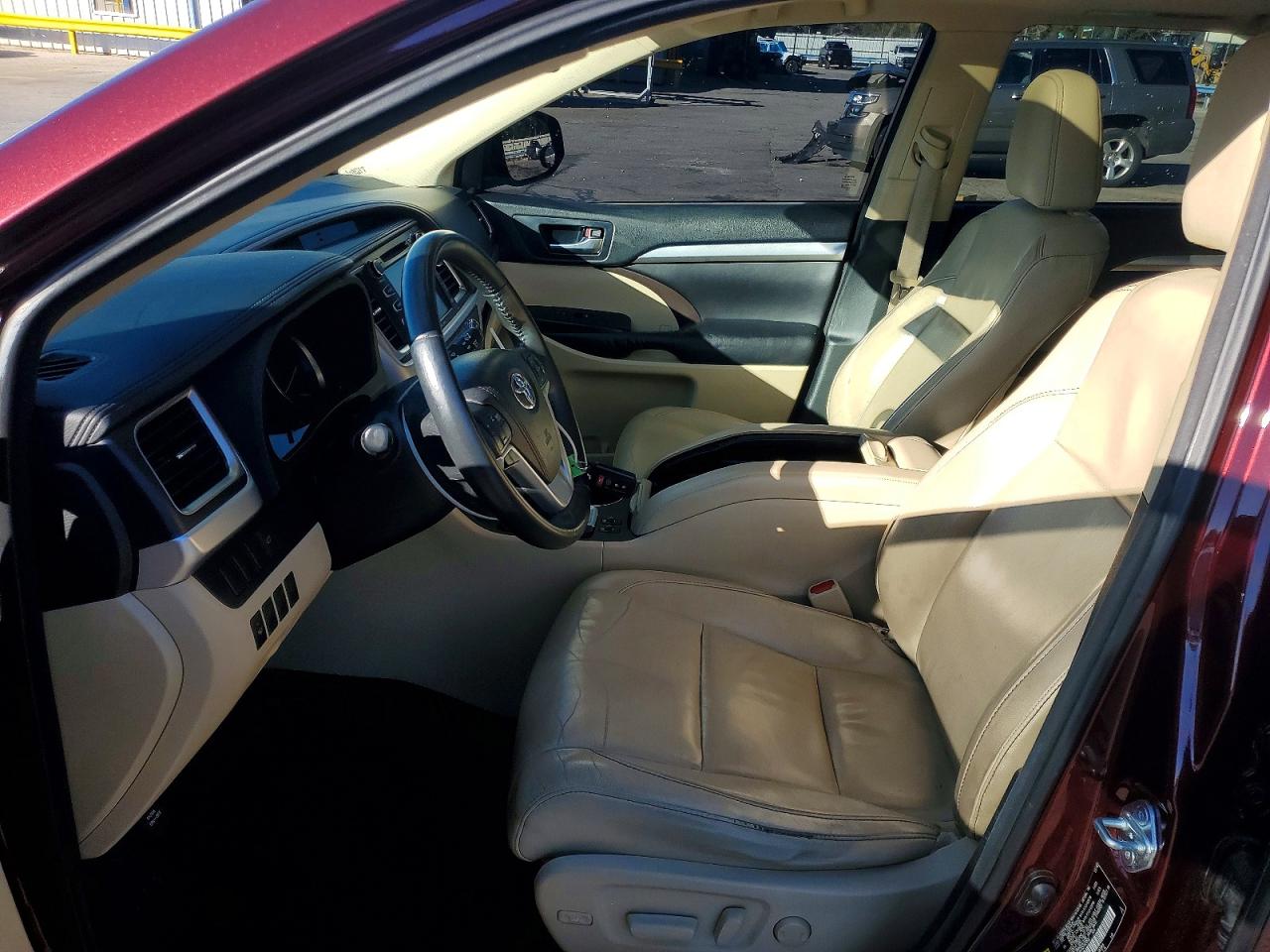 2016 TOYOTA HIGHLANDER XLE photo 13