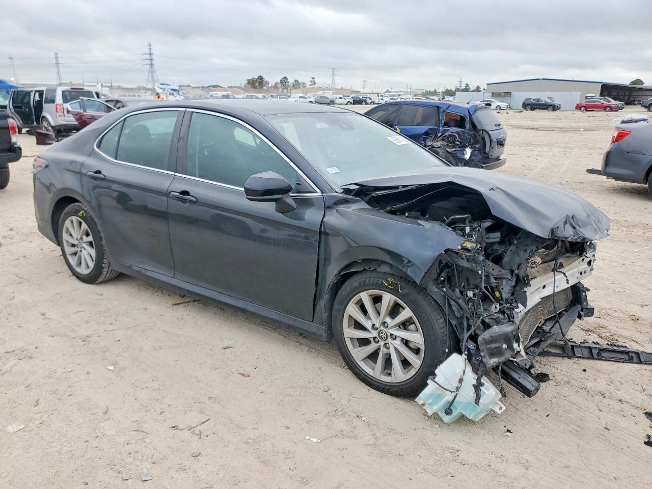 2022 TOYOTA CAMRY LE photo 4