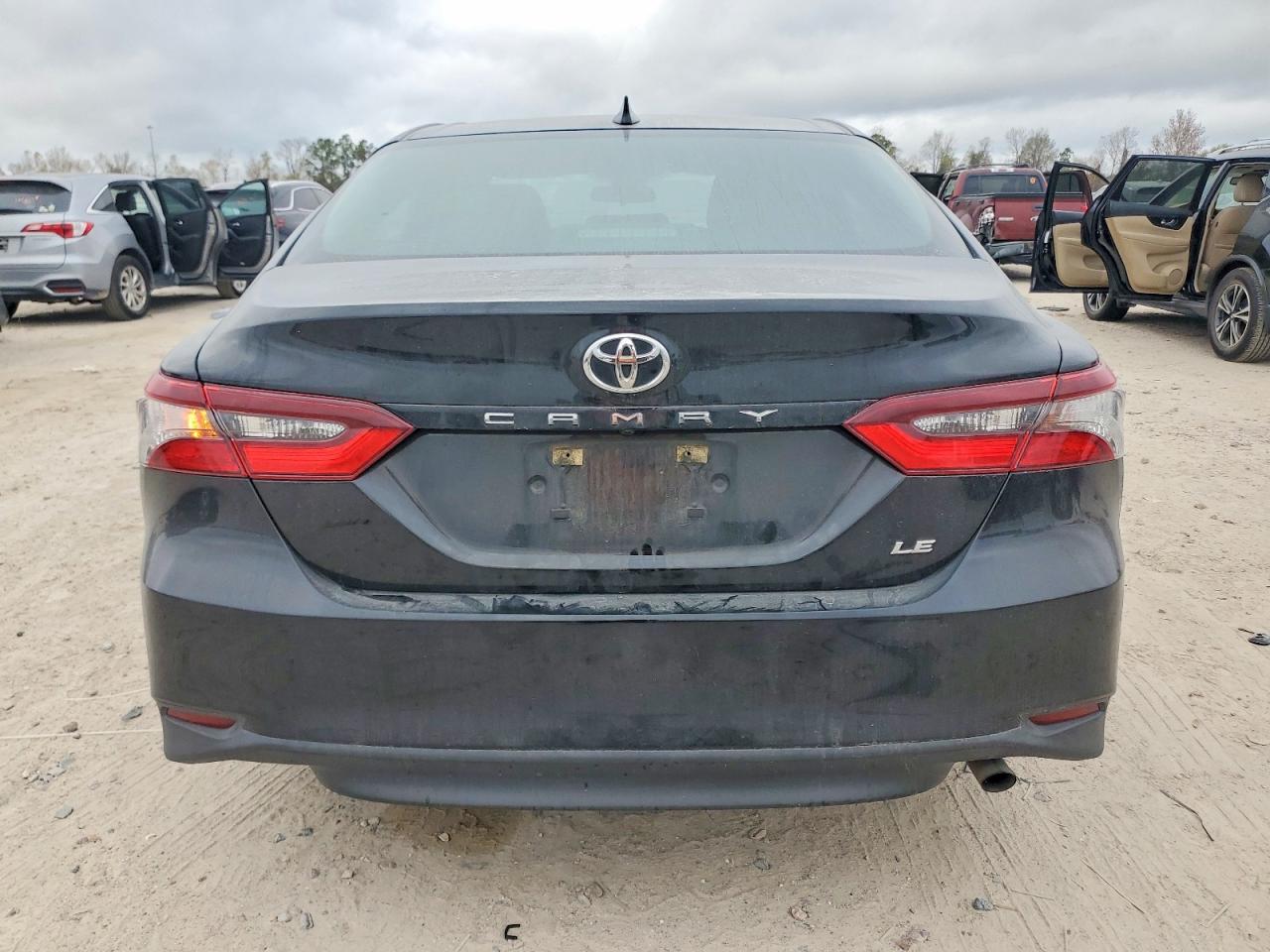 2022 TOYOTA CAMRY LE photo 6