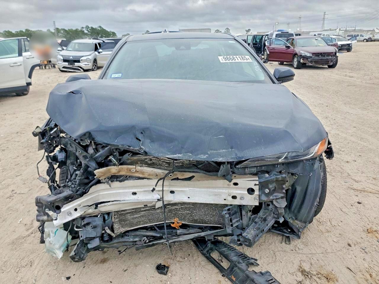 2022 TOYOTA CAMRY LE photo 5