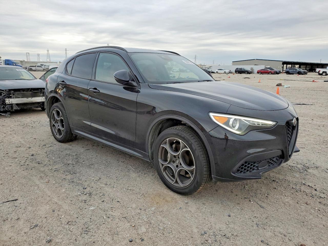 2022 ALFA ROMEO STELVIO photo 4