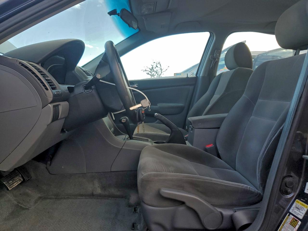 2005 HONDA ACCORD LX photo 7
