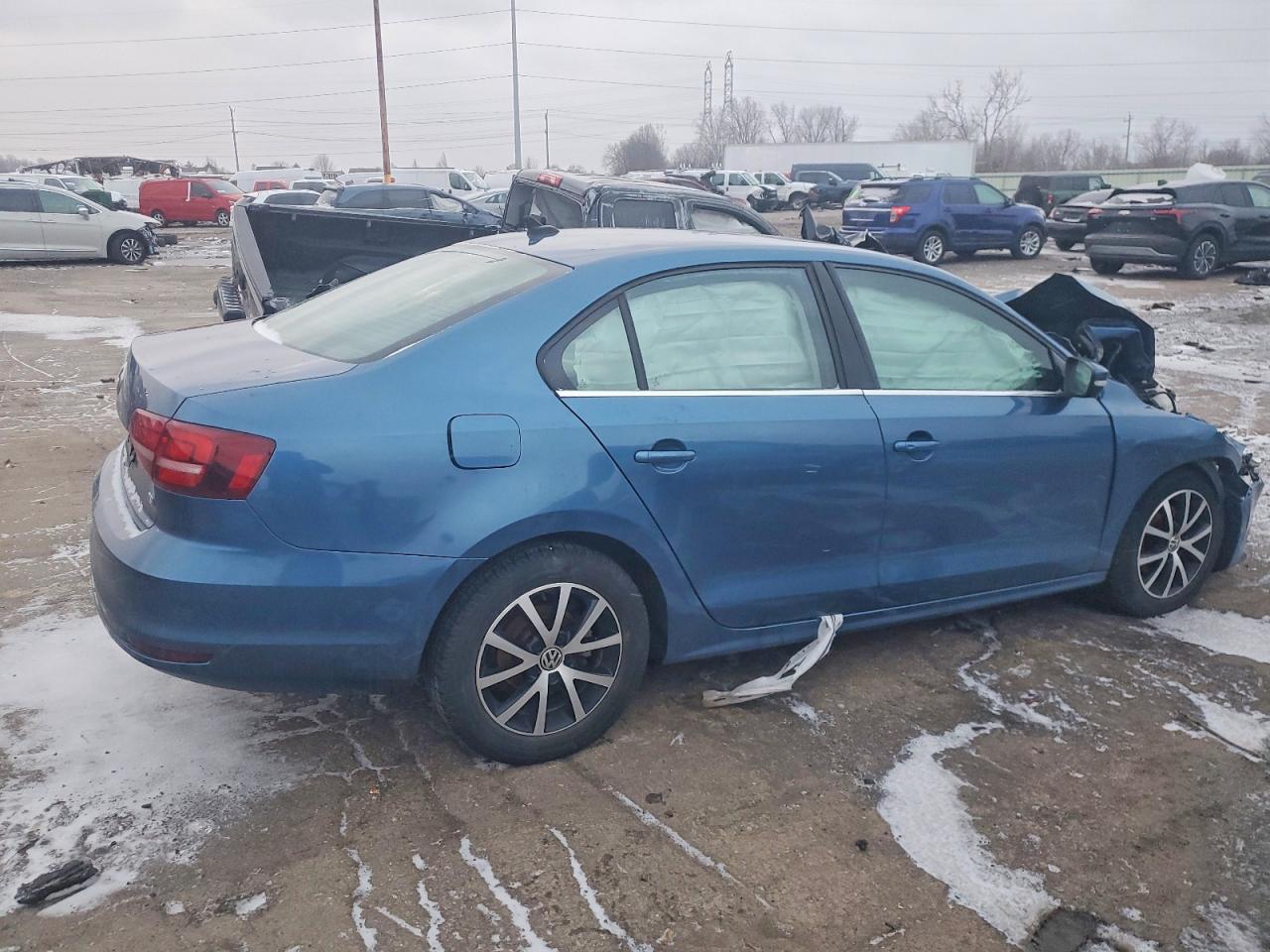 2017 VOLKSWAGEN JETTA SE photo 3