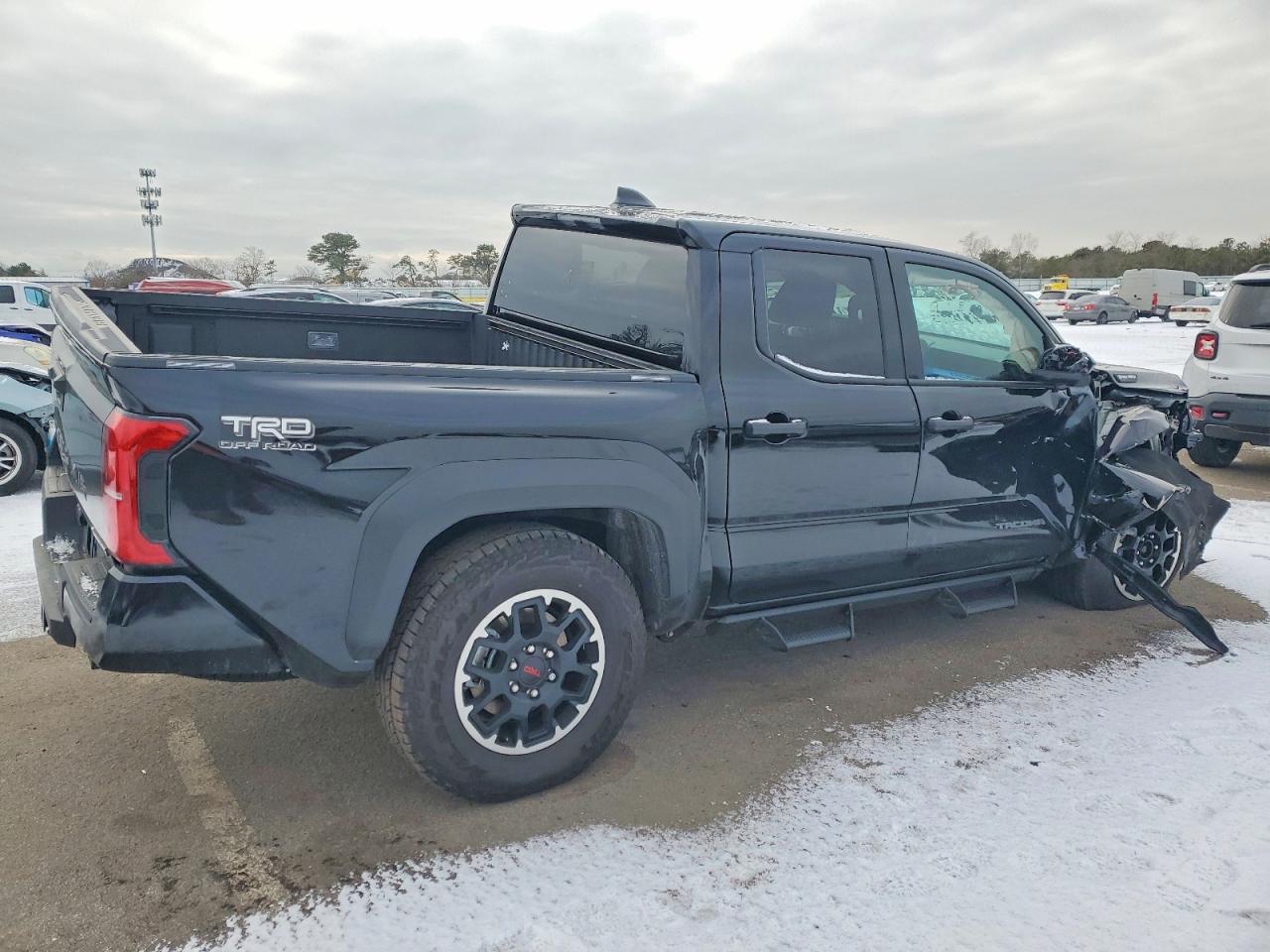 2025 TOYOTA TACOMA DOUBLE CAB photo 3
