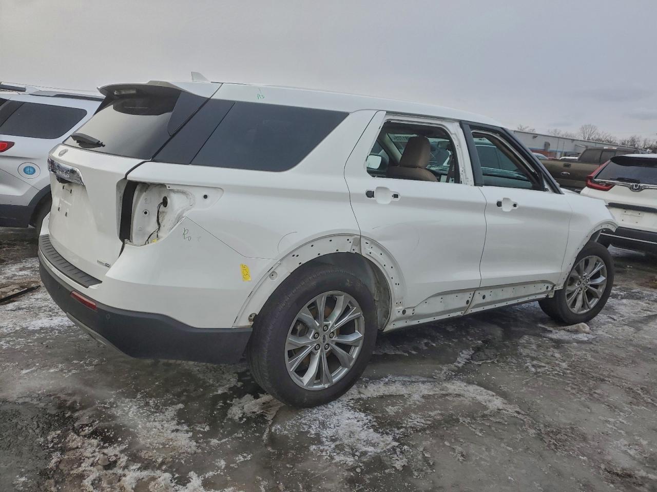 2020 FORD EXPLORER XLT photo 3