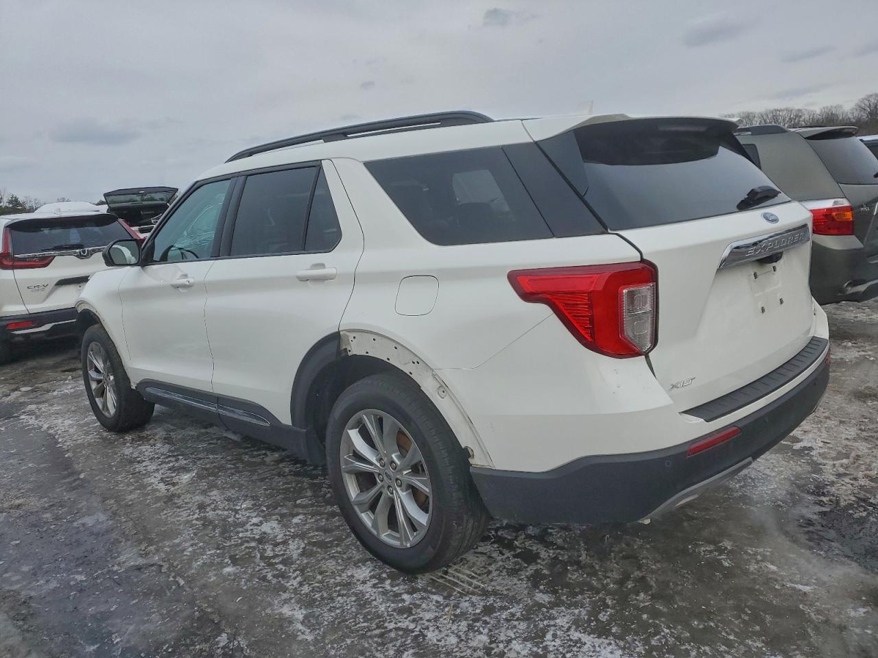 2020 FORD EXPLORER XLT photo 2