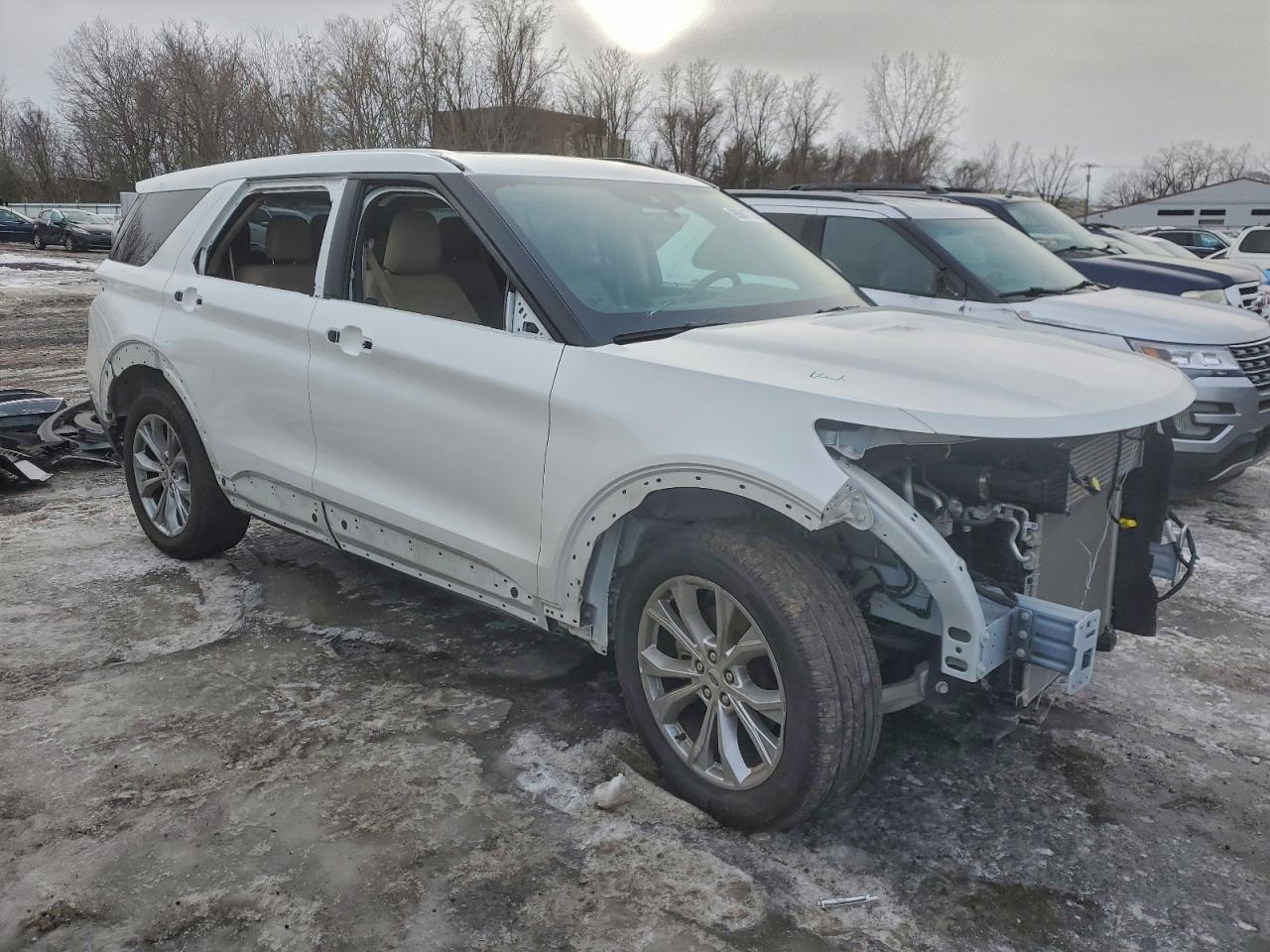 2020 FORD EXPLORER XLT photo 4