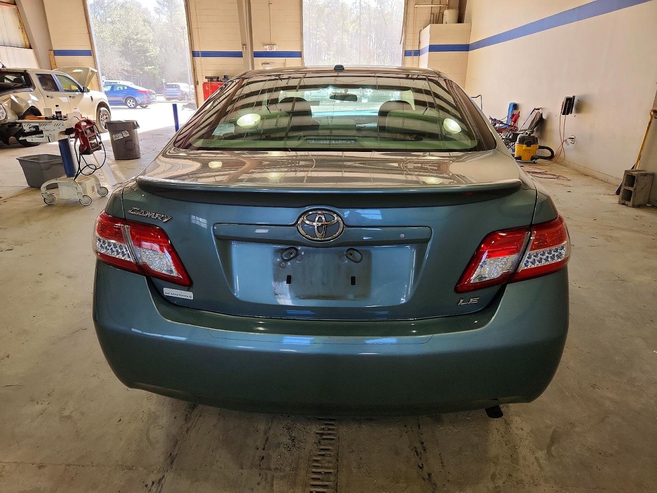 2011 TOYOTA CAMRY BASE photo 6