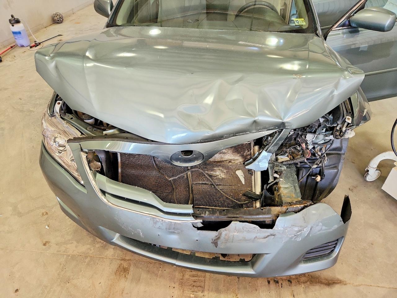 2011 TOYOTA CAMRY BASE photo 11