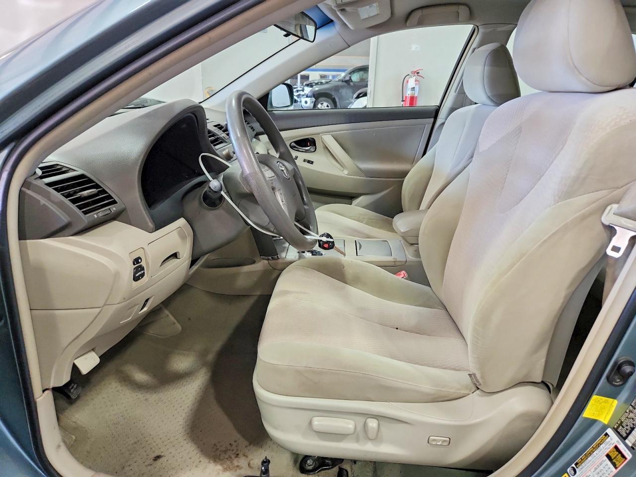 2011 TOYOTA CAMRY BASE photo 7