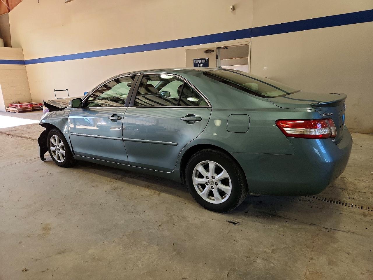 2011 TOYOTA CAMRY BASE photo 2