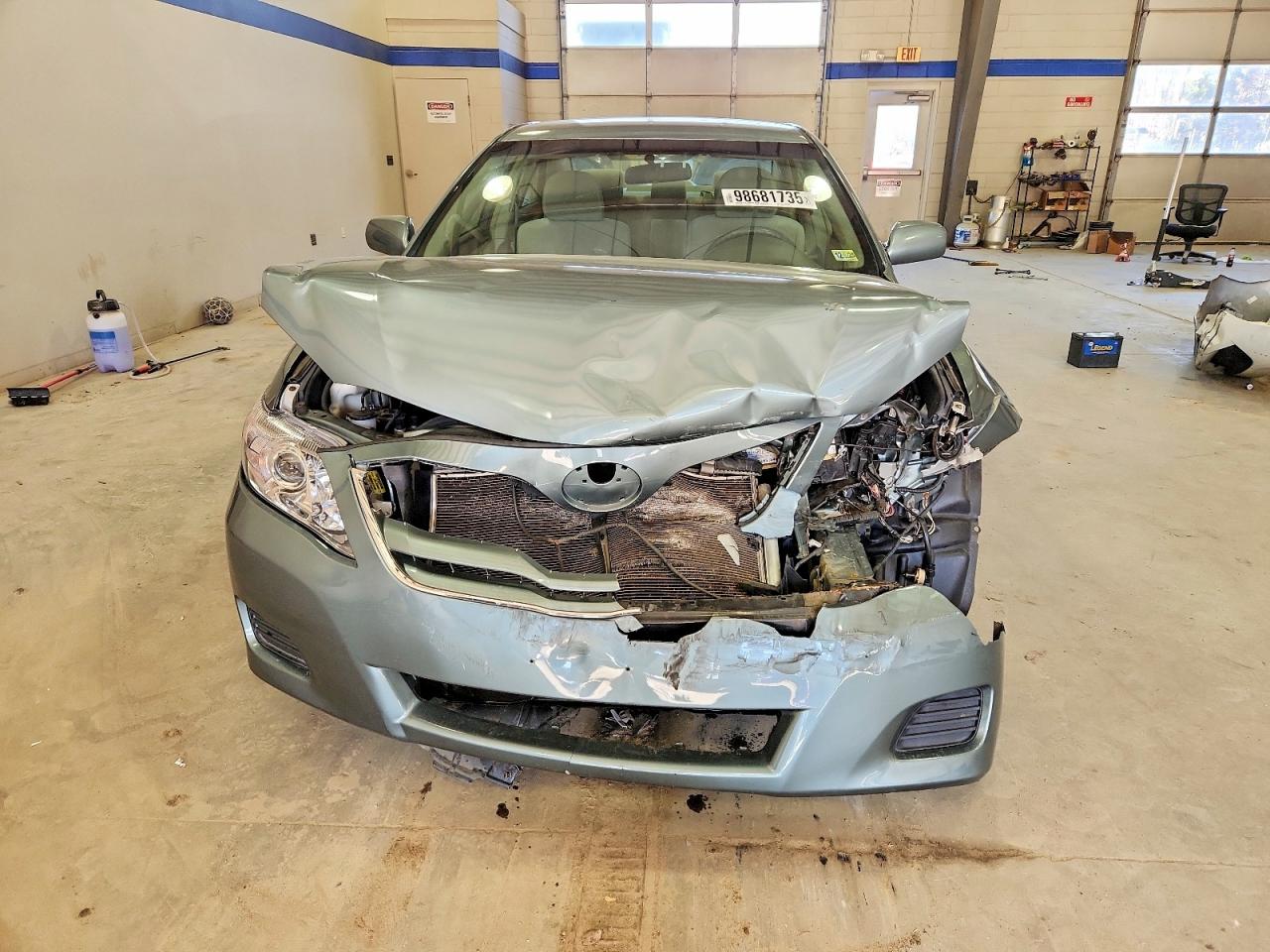 2011 TOYOTA CAMRY BASE photo 5