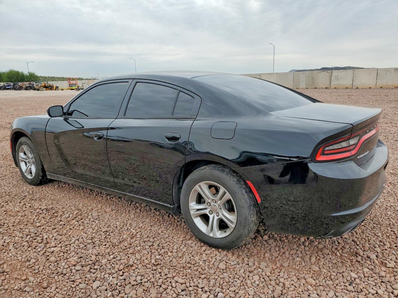 2016 DODGE CHARGER SE photo 2