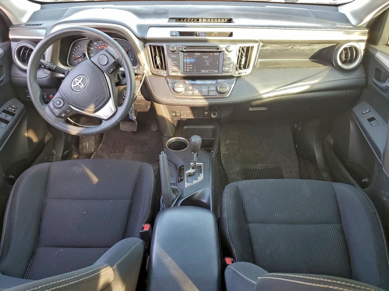 2015 TOYOTA RAV4 XLE photo 8