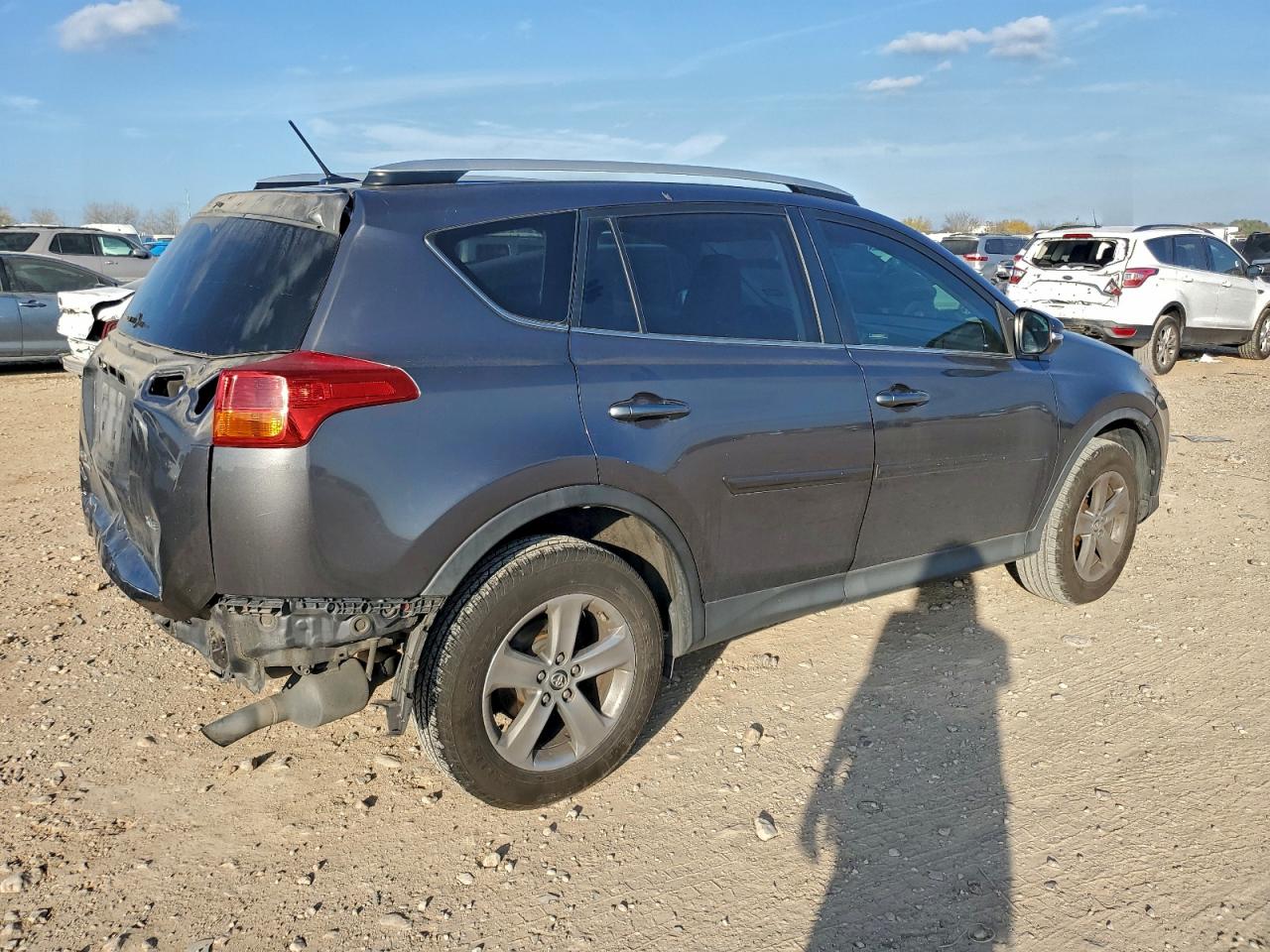 2015 TOYOTA RAV4 XLE photo 3