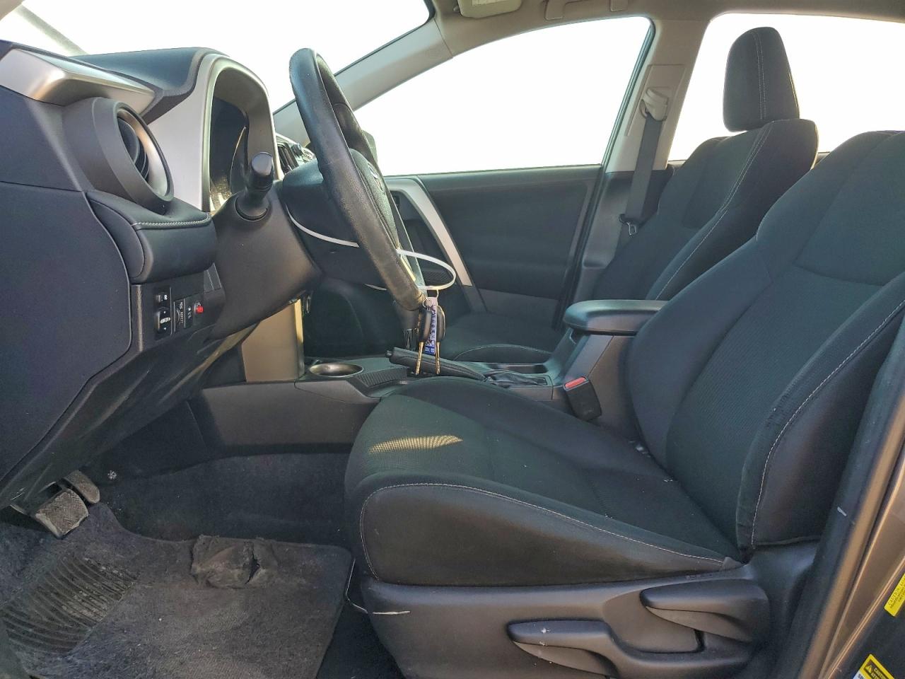 2015 TOYOTA RAV4 XLE photo 7