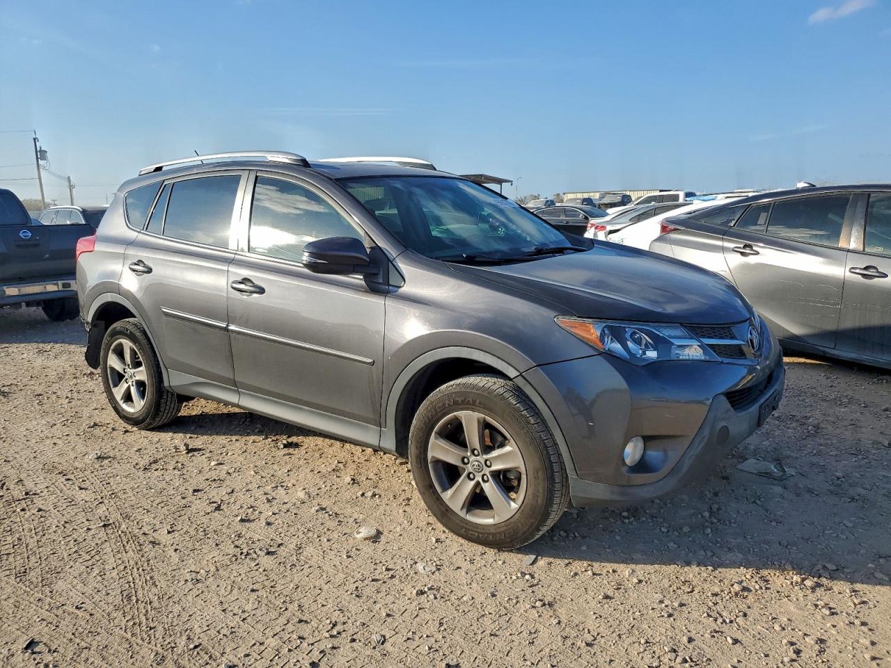 2015 TOYOTA RAV4 XLE photo 4