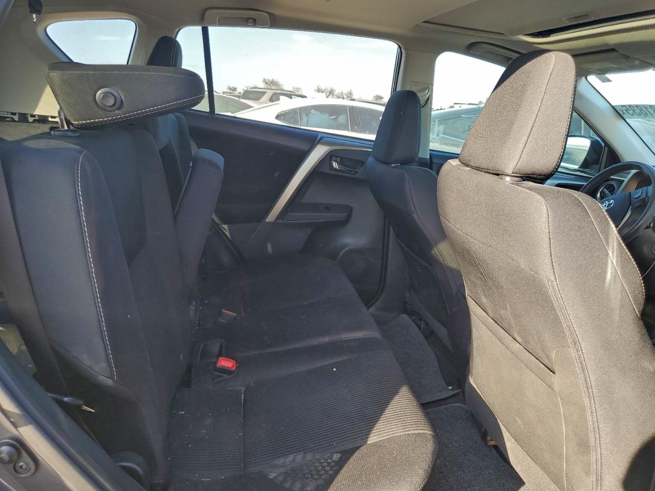 2015 TOYOTA RAV4 XLE photo 11