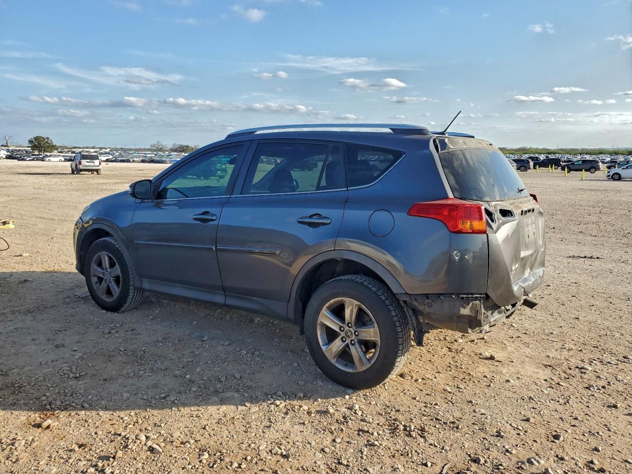 2015 TOYOTA RAV4 XLE photo 2