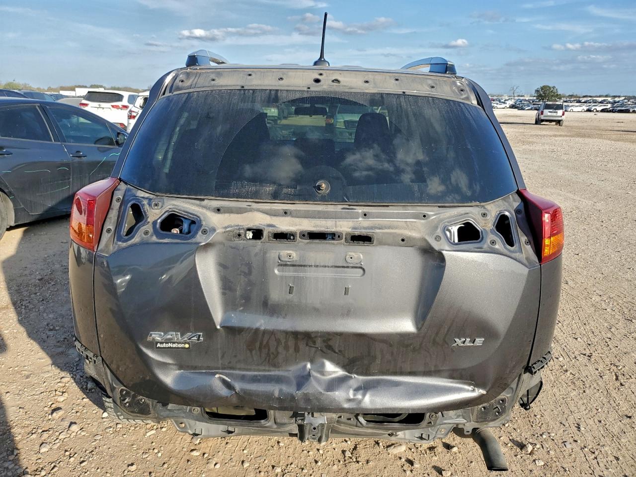 2015 TOYOTA RAV4 XLE photo 6
