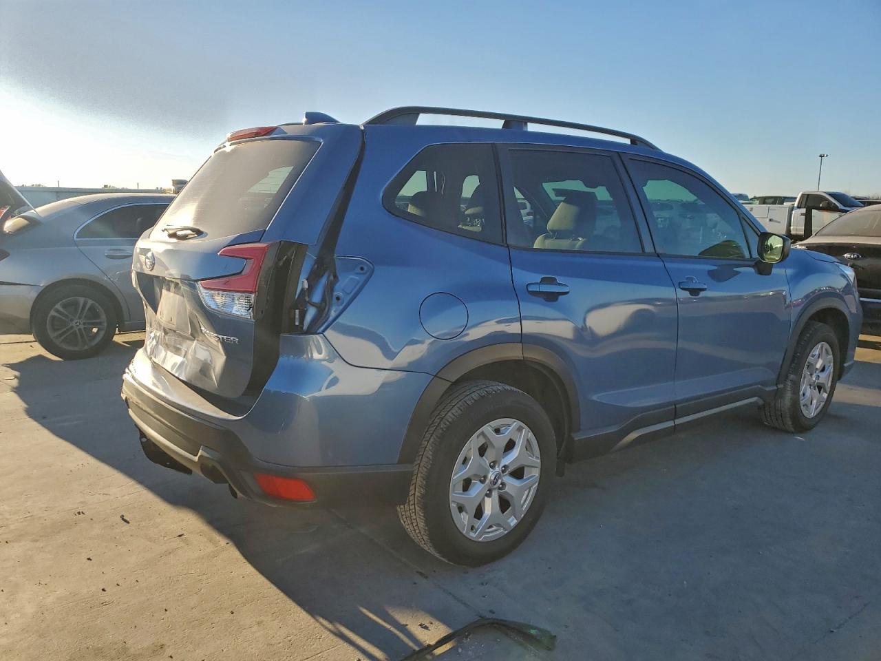 2021 SUBARU FORESTER photo 3