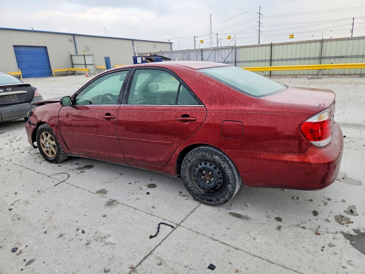 2005 TOYOTA CAMRY LE photo 2