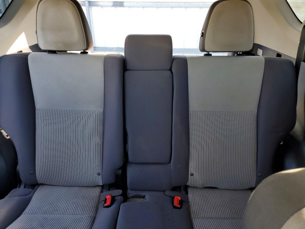 2015 TOYOTA RAV4 XLE photo 10