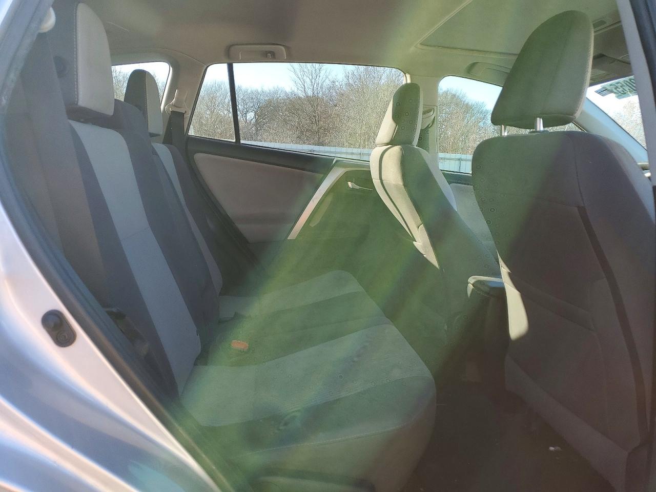 2015 TOYOTA RAV4 XLE photo 11