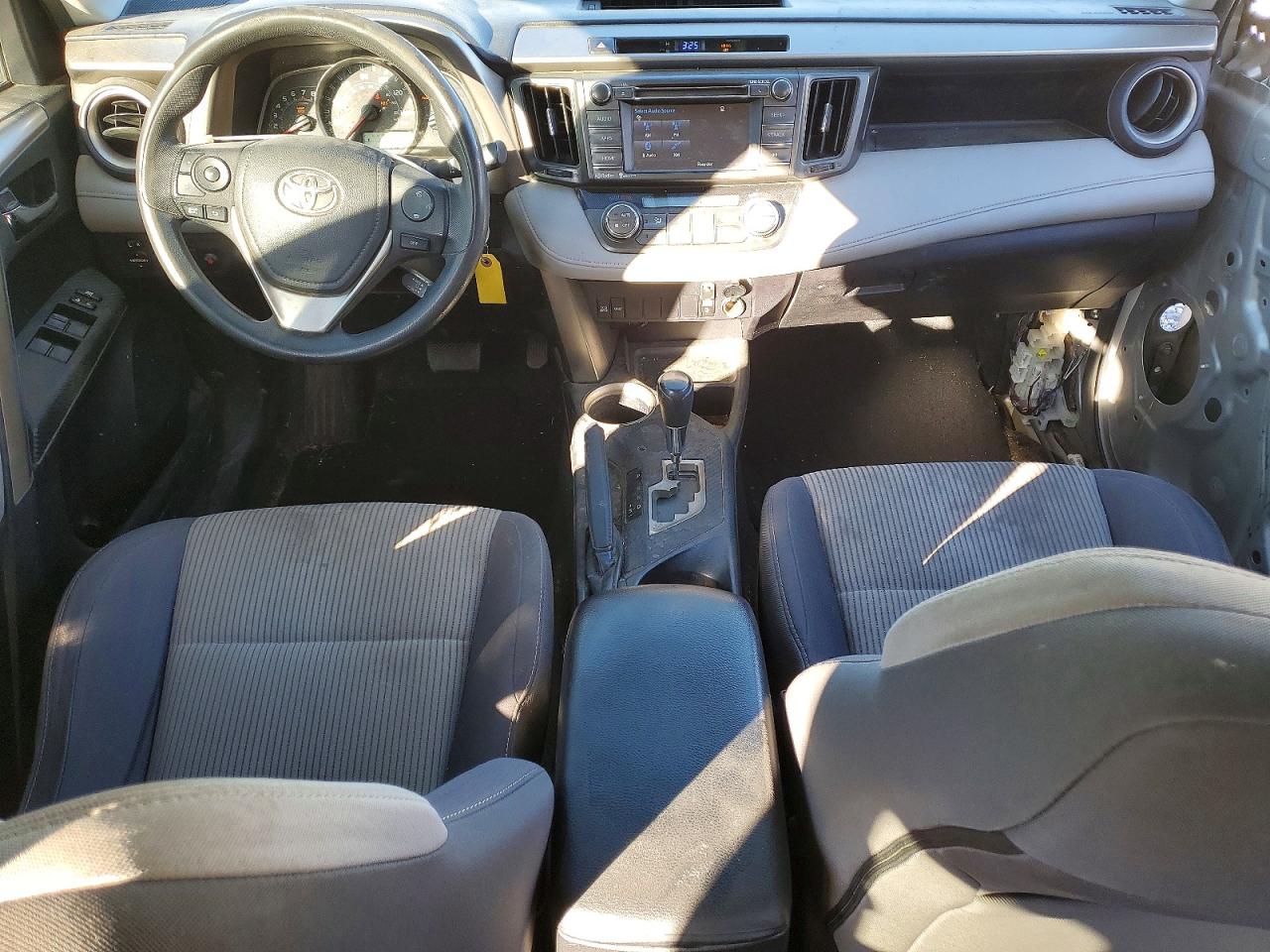 2015 TOYOTA RAV4 XLE photo 8