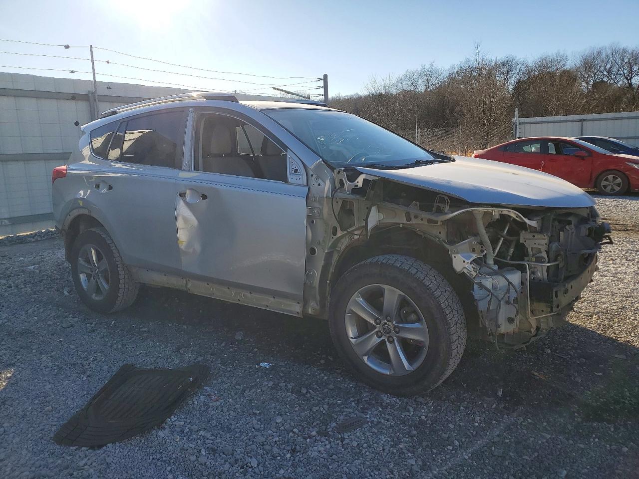 2015 TOYOTA RAV4 XLE photo 4
