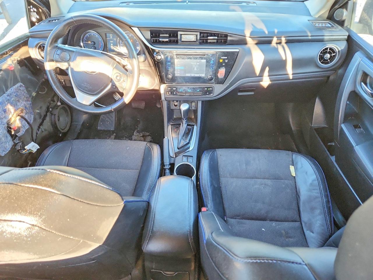 2017 TOYOTA COROLLA L photo 8