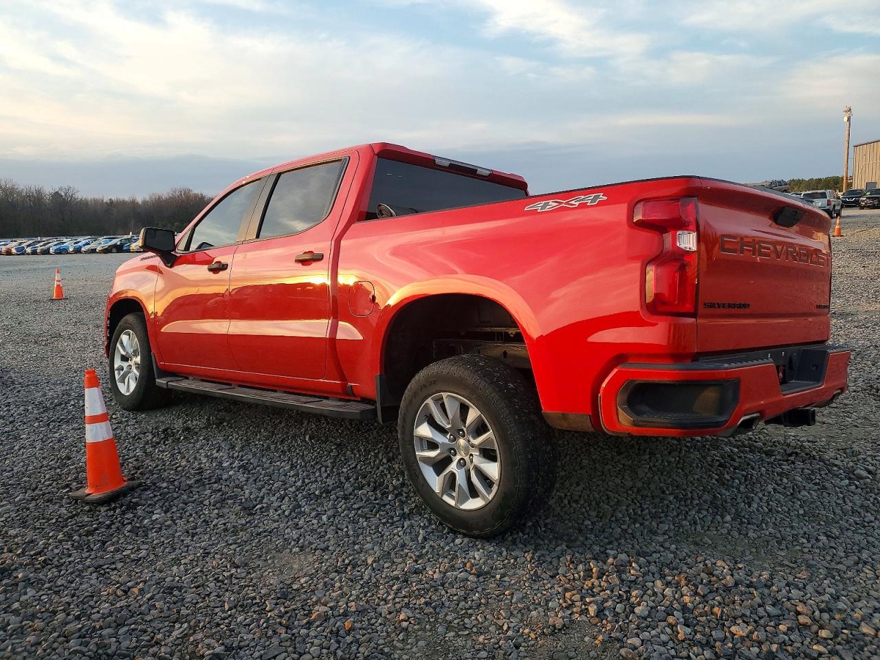 2020 CHEVROLET SILVERADO K1500 CUSTOM photo 2