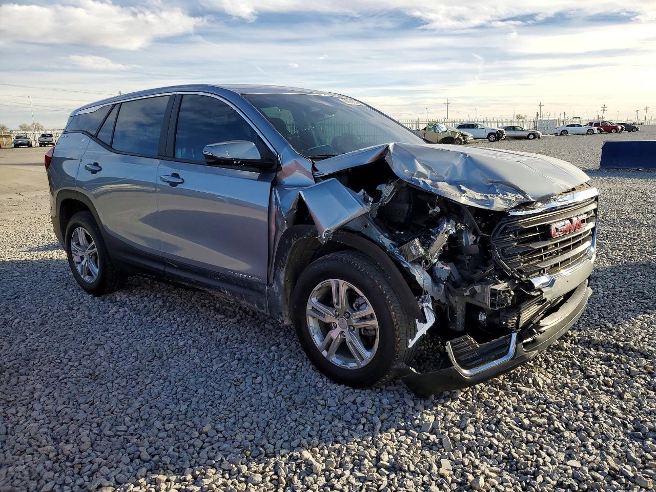 2024 GMC TERRAIN SLE photo 4
