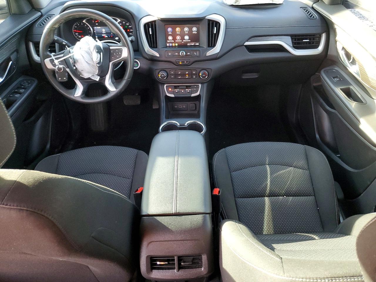 2024 GMC TERRAIN SLE photo 8