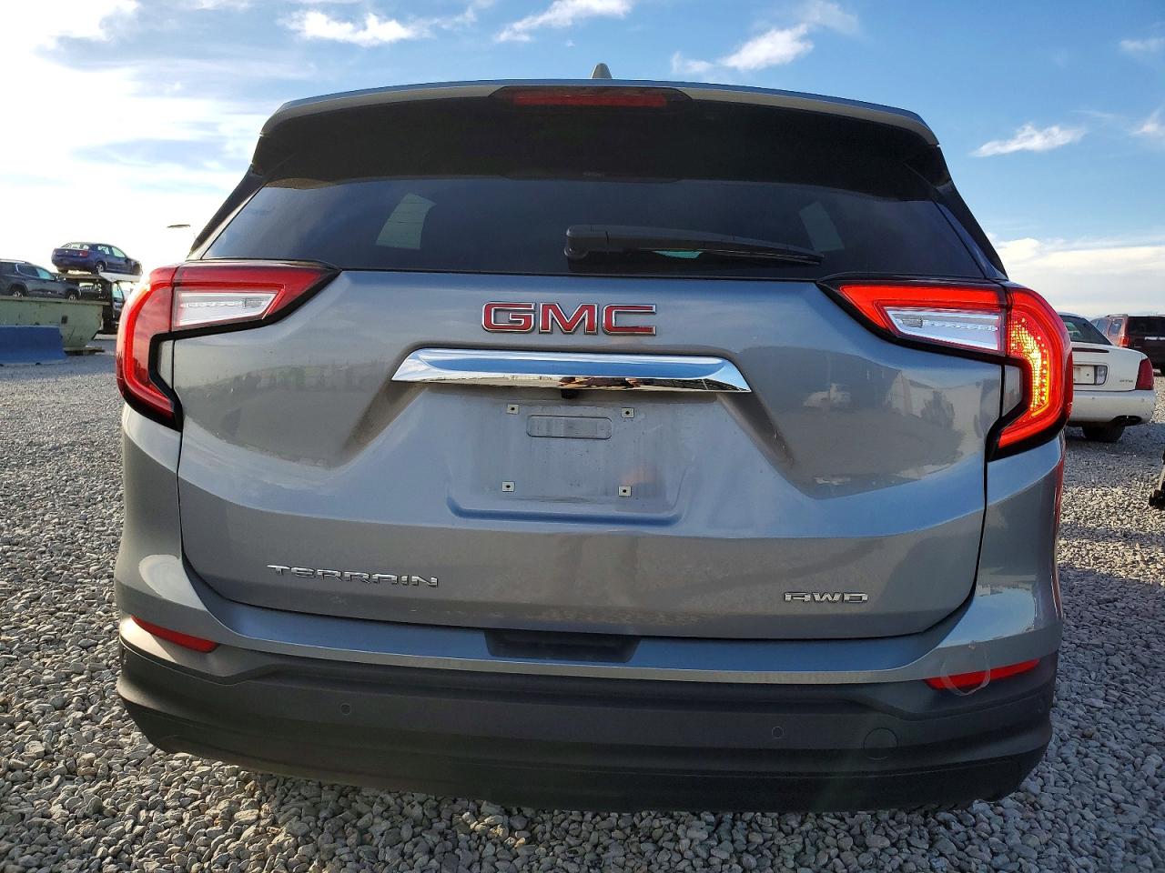 2024 GMC TERRAIN SLE photo 6