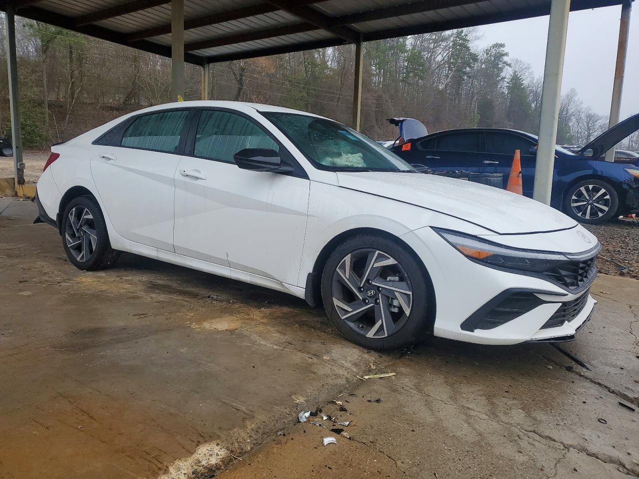 2025 HYUNDAI ELANTRA SEL SPORT photo 4