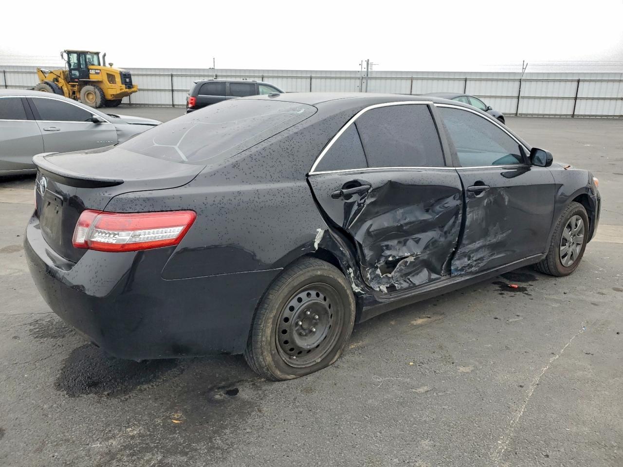 2011 TOYOTA CAMRY BASE photo 3