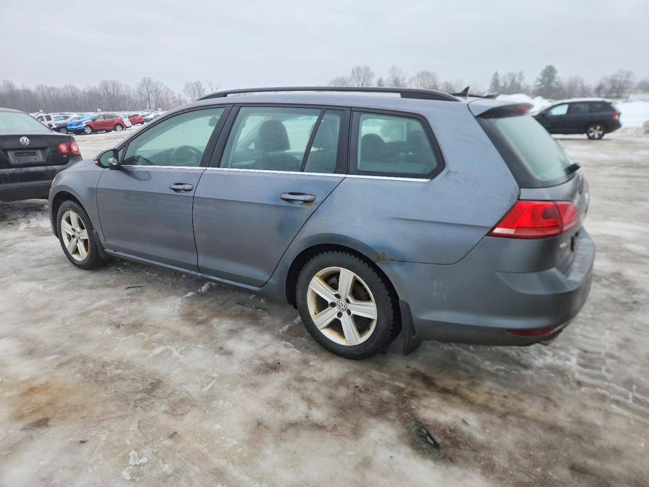 2015 VOLKSWAGEN GOLF SPORTWAGEN TDI S photo 2