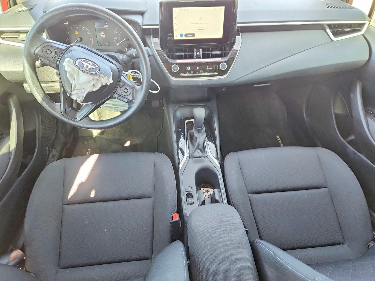 2025 TOYOTA COROLLA LE photo 8