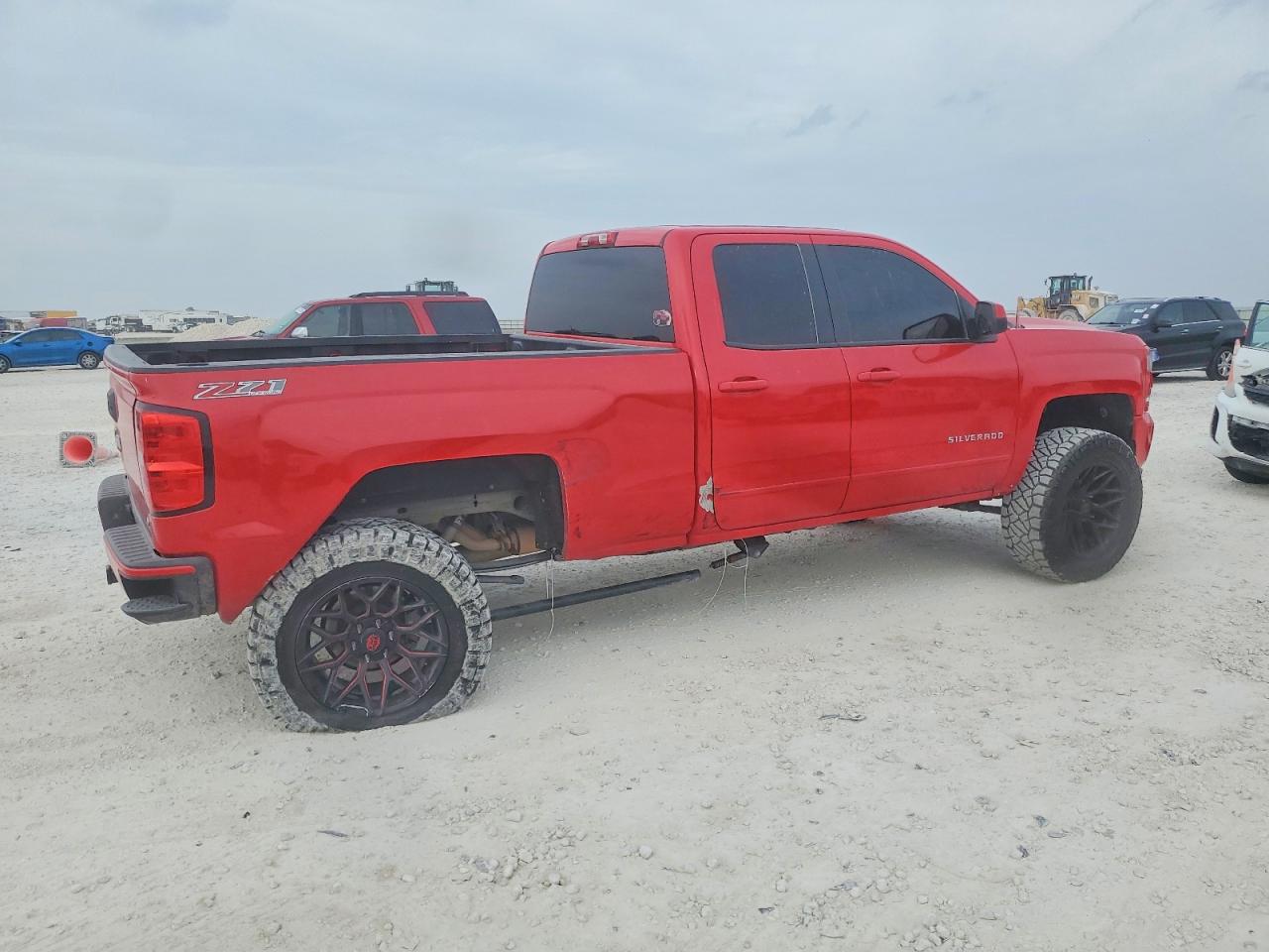 2016 CHEVROLET SILVERADO K1500 LT photo 3