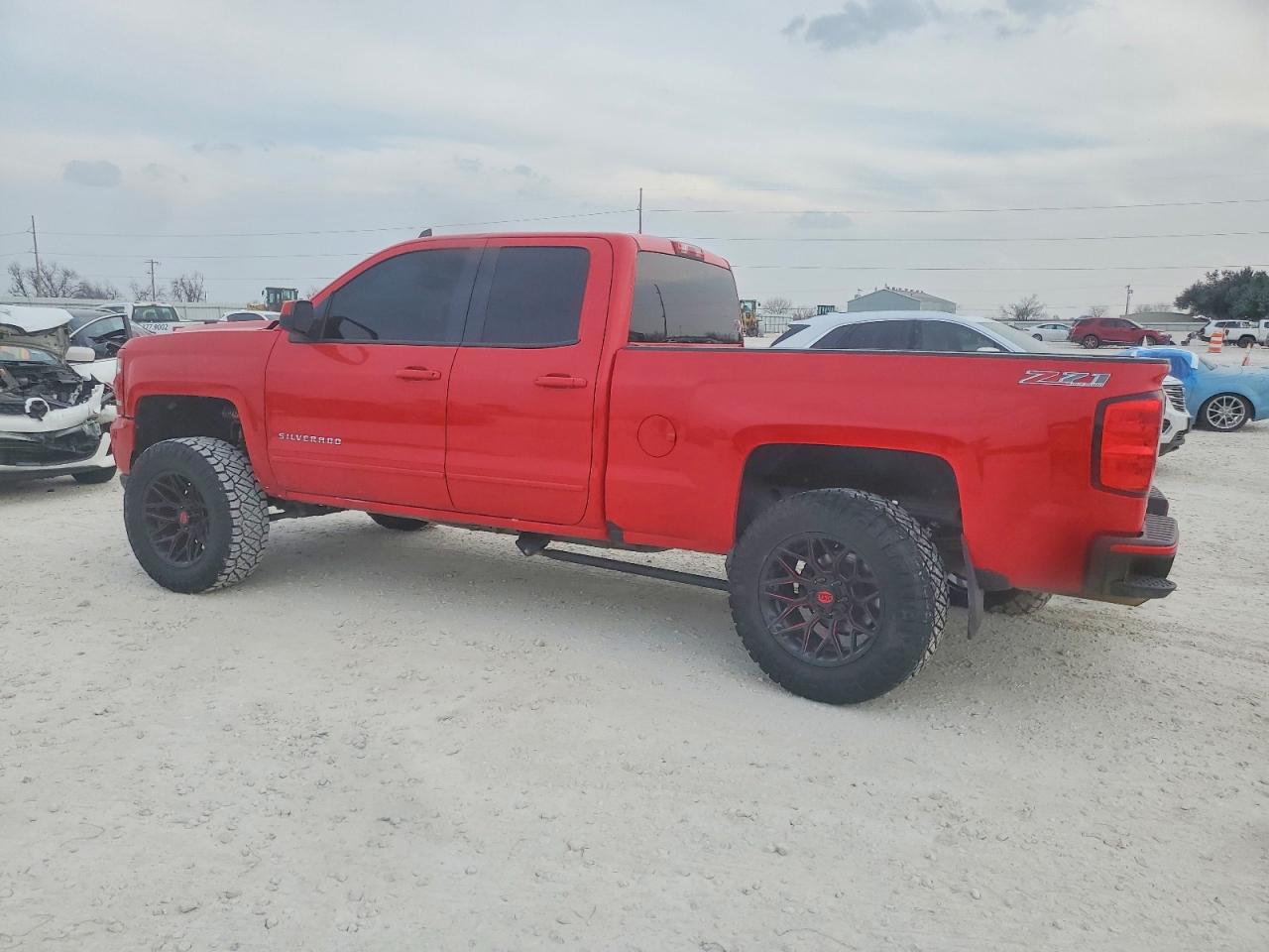 2016 CHEVROLET SILVERADO K1500 LT photo 2