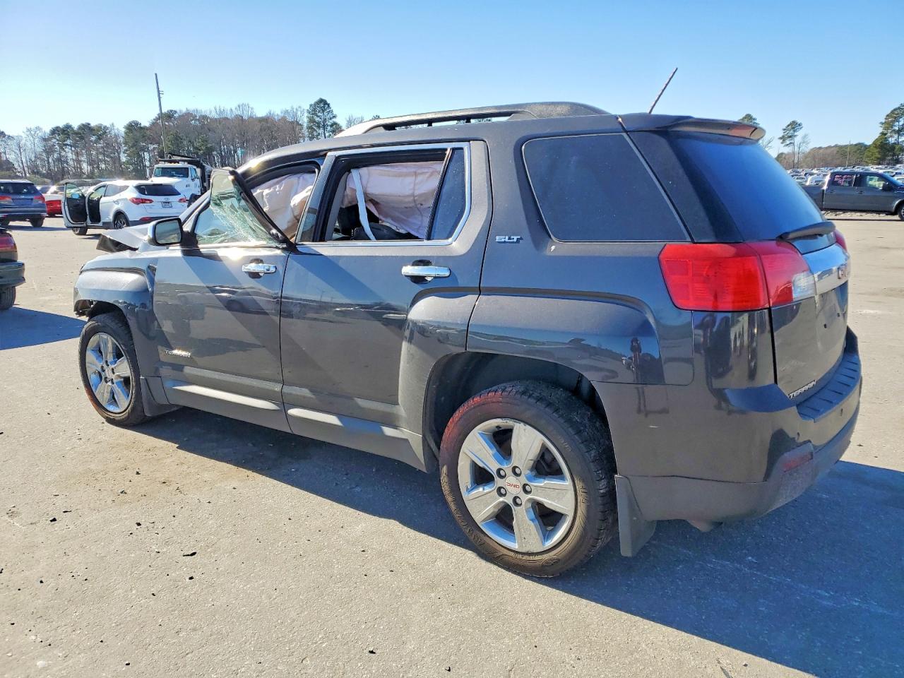2015 GMC TERRAIN SLT photo 2