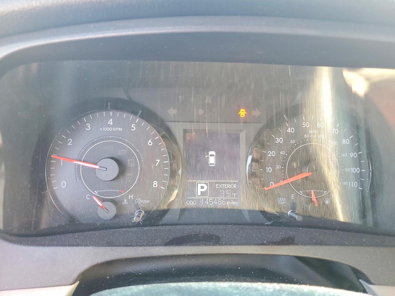 2017 TOYOTA SIENNA LE photo 9