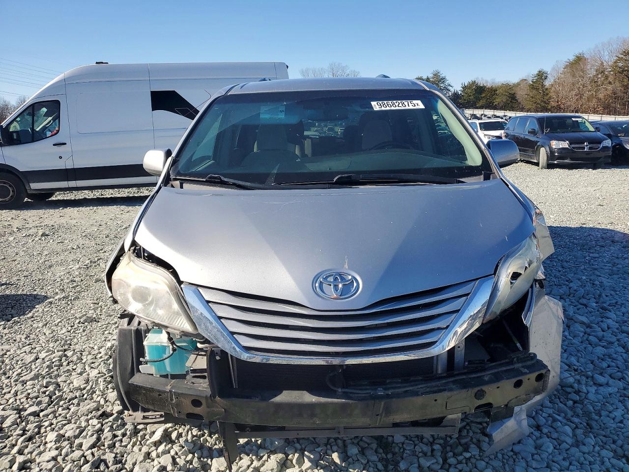 2017 TOYOTA SIENNA LE photo 5