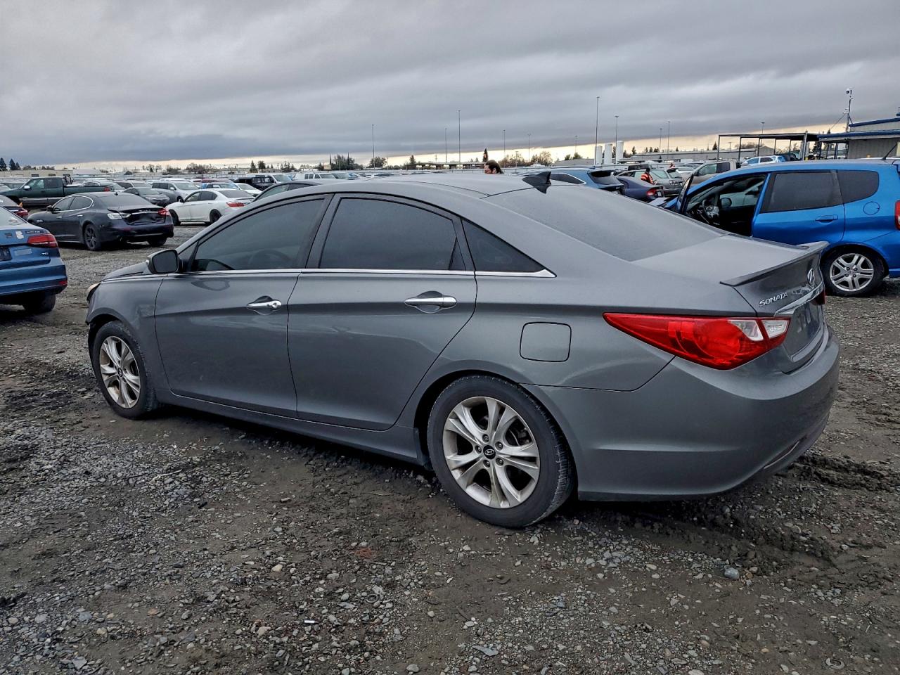 2013 HYUNDAI SONATA SE photo 2